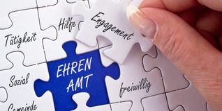 Ehrenamt kann sehr viele verschiedene Formen haben. Vom Verein über Kommunalpolitik bis zur Nachbarschaftshilfe.